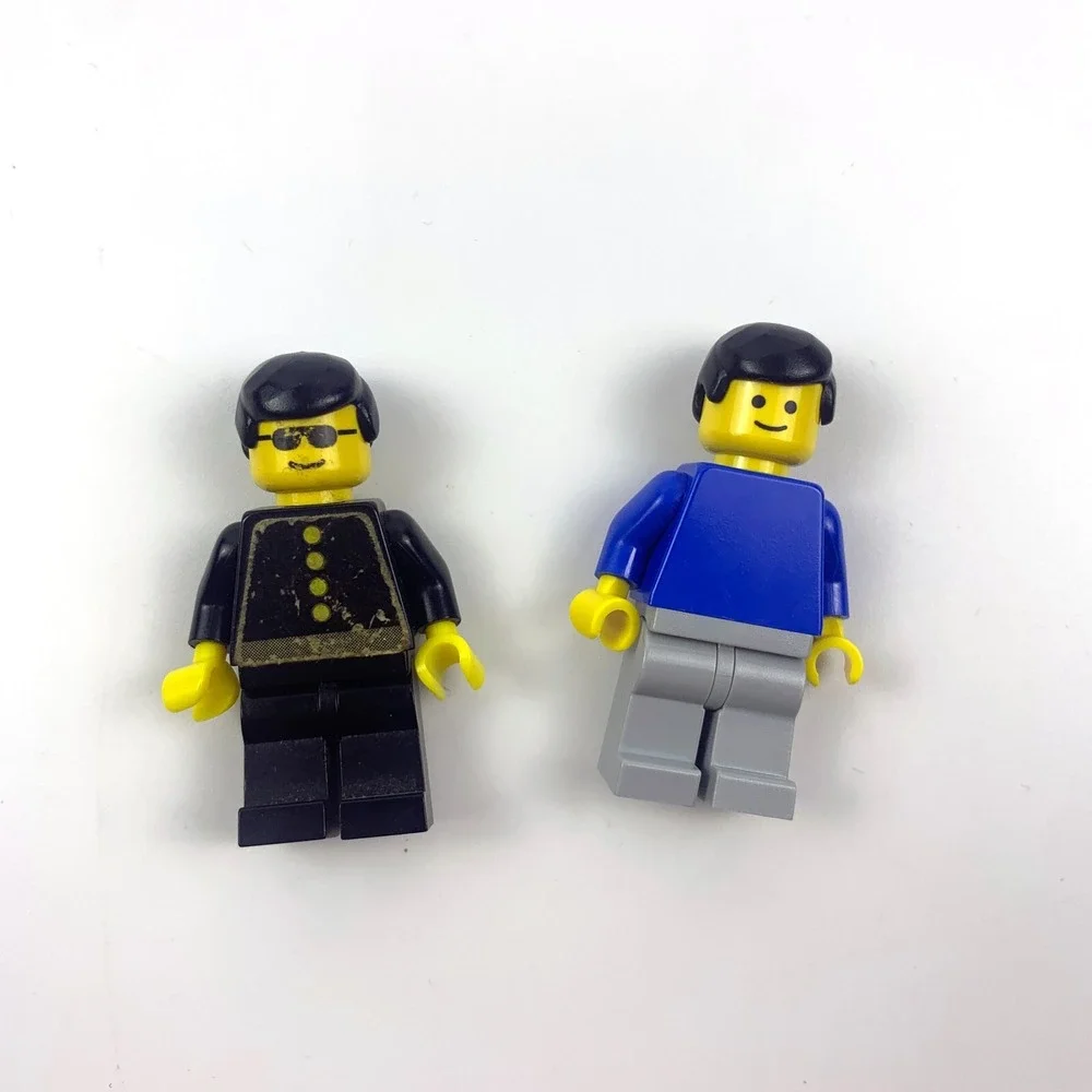 Vintage LEGO Minifigure Lot of 10 Pirates Castle Fire Hats Hair Swords Muskets +
